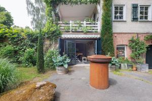 an orange trash can in front of a house at Waldwagen Altes Forstamt Sinntal in Sinntal