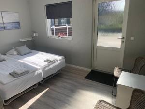 a small bedroom with a bed and a window at Jerup Bed & Breakfast in Jerup