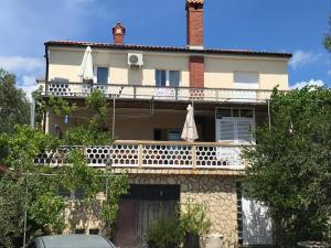 a building with a balcony with umbrellas on it at Apartment Grapevine in Kornić