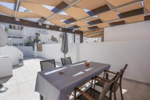 a dining room with a table and chairs at Lanzarote Villa in Alvor +12 photos