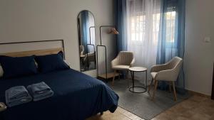a bedroom with a bed and a table and chairs at El Rincón del Alma Mía in Simancas