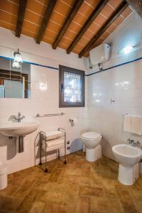 Phòng tắm tại Agriturismo Spazzavento