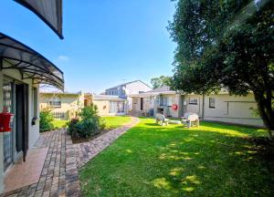 a backyard of a house with a brick driveway at Tau Golden Mane in Johannesburg