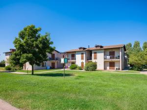 a large apartment building with a green lawn at Residence Eden in Peschiera del Garda
