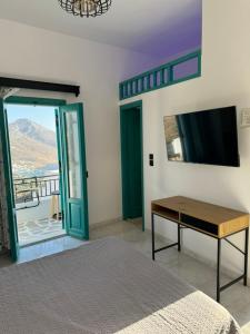 a bedroom with a bed and a flat screen tv at Ontas in Tholária