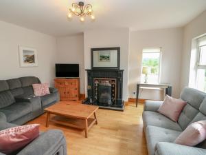 a living room with a couch and a fireplace at The Skating Rock in Banane Bridge