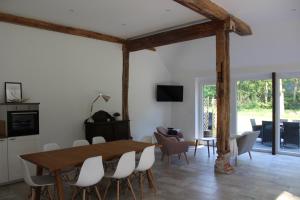 a kitchen and dining room with a table and chairs at Biohof Holthusen in Hammelwarder Außendeich