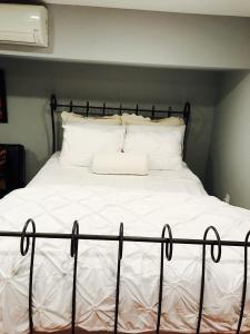 Кровать или кровати в номере Studio H St Corridor