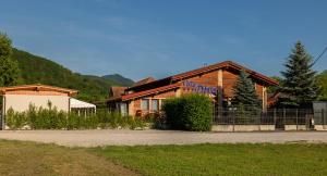a wooden house with a fence in front of it at Villa Diva in Budureasa