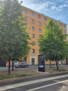 a large building with a car parked in front of it at Alppila Lodge Studio in Helsinki +1 photo