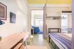 a room with a bed and a dining room at Bang Chak 1 Bedroom apartment in Bangkok