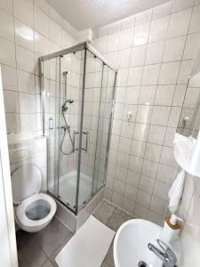 a bathroom with a shower and a toilet and a sink at Limo Stay in Neuhausen auf den Fildern