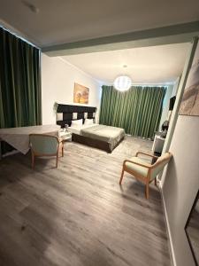 a living room with a bed and a couch at Limo Stay in Neuhausen auf den Fildern +35 photos