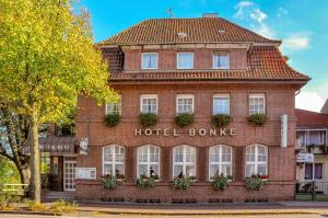 a hotel building with the words hotel boule on it at Hotel Bonke in Nordhorn