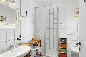a bathroom with a shower and a sink at Zur Lupine in Bebra +24 photos