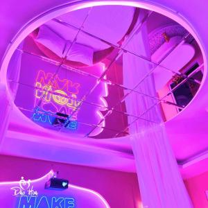 a pink ceiling with a sign that says do the magic at Đào Hoa Love Hotel Đà Lạt in Da Lat