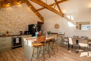 a kitchen and dining room with a table and chairs at Lynwood Barn - Barn Conversion in Midsomer Norton, Parking & Dog Friendly in Radstock
