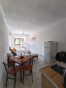a kitchen and dining room with a table and chairs at TE Shkodrant 1 in Baks-Rrjoll