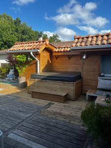 a wooden sauna with a bench in a backyard at La maisonnette de chez Pascalou in Lège-Cap-Ferret