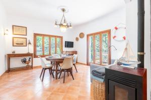 a living room with a table and a dining room at Casita Sa Calobra in Cala Tuent