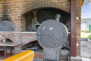 an outdoor brick oven with a table in front of it at Villa Afrodita in Pula-Istrien - by Istrabook in Pula