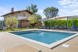 a swimming pool in the backyard of a house at Villa Afrodita in Pula-Istrien - by Istrabook in Pula