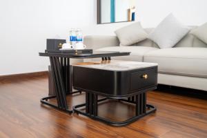 a black coffee table in a living room with a couch at ANH ANH HOTEL in Bắc Hà