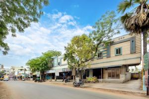 a street with a building on the side of the road at Hotel Sridevi Grand in Vākalapūdi