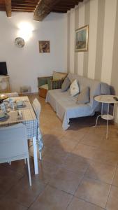 a living room with a couch and a table at LA PETITE MAISON in Fucecchio