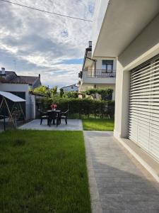 a patio with a table in the yard of a house at Aria venice rooms in Tessera