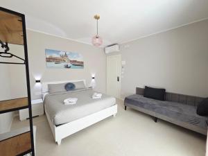 a bedroom with a bed and a couch at Aria venice rooms in Tessera