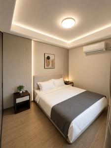 a bedroom with a large bed in a room at Tian Yue Hotel in Phnom Penh +9 photos