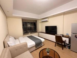 a hotel room with a bed and a flat screen tv at Tian Yue Hotel in Phnom Penh