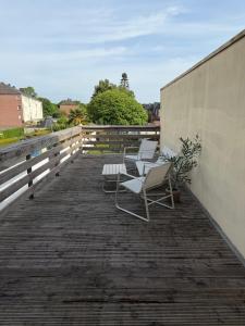 a group of chairs sitting on a roof at Schönes Apartment für 5 Personen nahe Zentrum & Borussia Park MG77 in Mönchengladbach