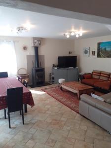a living room with a couch and a table at Le pavillon in Aubignan