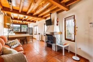 a living room with a couch and a fireplace at Llanes Casa cerca Playa y Centro – Encina Pancar in Pancar