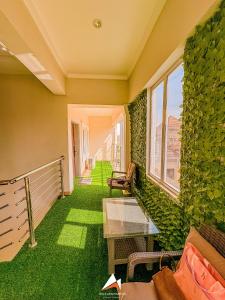 a room with green carpet and a green wall at Hols in Kaduna