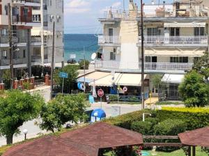 a view of a street with buildings and the ocean at Casa Venti Perea in Perea