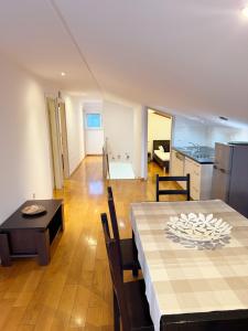 a kitchen and dining room with a table and chairs at Apartment Šušanj in Karlobag