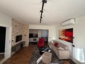 a living room with a couch and a tv at Casa nel verde in Bar