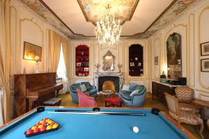 a living room with a pool table and a piano at Chambres d hôtes dans maison bourgeoise Douce France in Millau