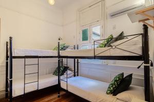 two bunk beds in a room with a window at Casa Lima Sur in Buenos Aires