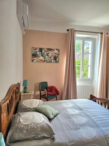 a bedroom with a large bed and a window at Chambres d'hôte A Caserella, Maison de village rénovée avec vue sur mer in Valle-di-Campoloro