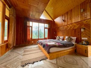 a bedroom with a bed in a wooden cabin at Flamingo Aur Maina Stays - Jibhi in Jibhi