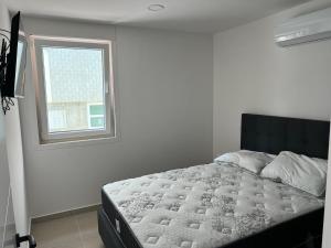 a bedroom with a bed and a window at casa da Inês in Vieira de Leiria