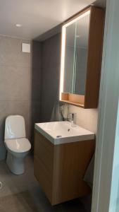 Ванна кімната в Accommodation in Strömstad +27 фото