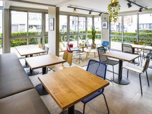 a restaurant with tables and chairs and windows at Ibis Tours Centre Giraudeau in Tours