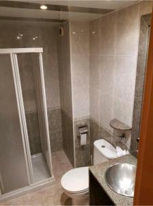 Bilik mandi di Hostal Milenium