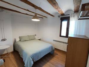 a small bedroom with a bed and a window at Casa Remedios in Cubla