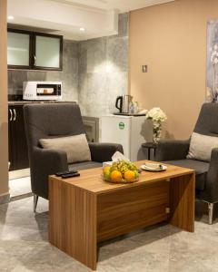a living room with a table with fruit on it at فندق جراند السالمية Salmiya Grand Hotel in Kuwait
